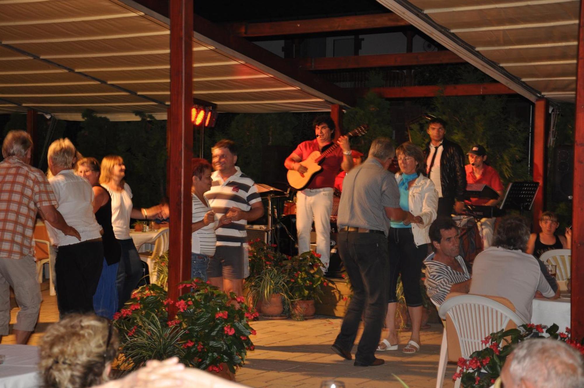 Hotel Melis Balatonlelle Exteriör bild