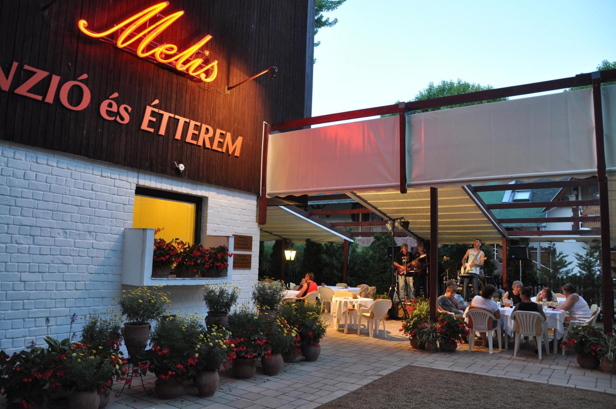 Hotel Melis Balatonlelle Exteriör bild