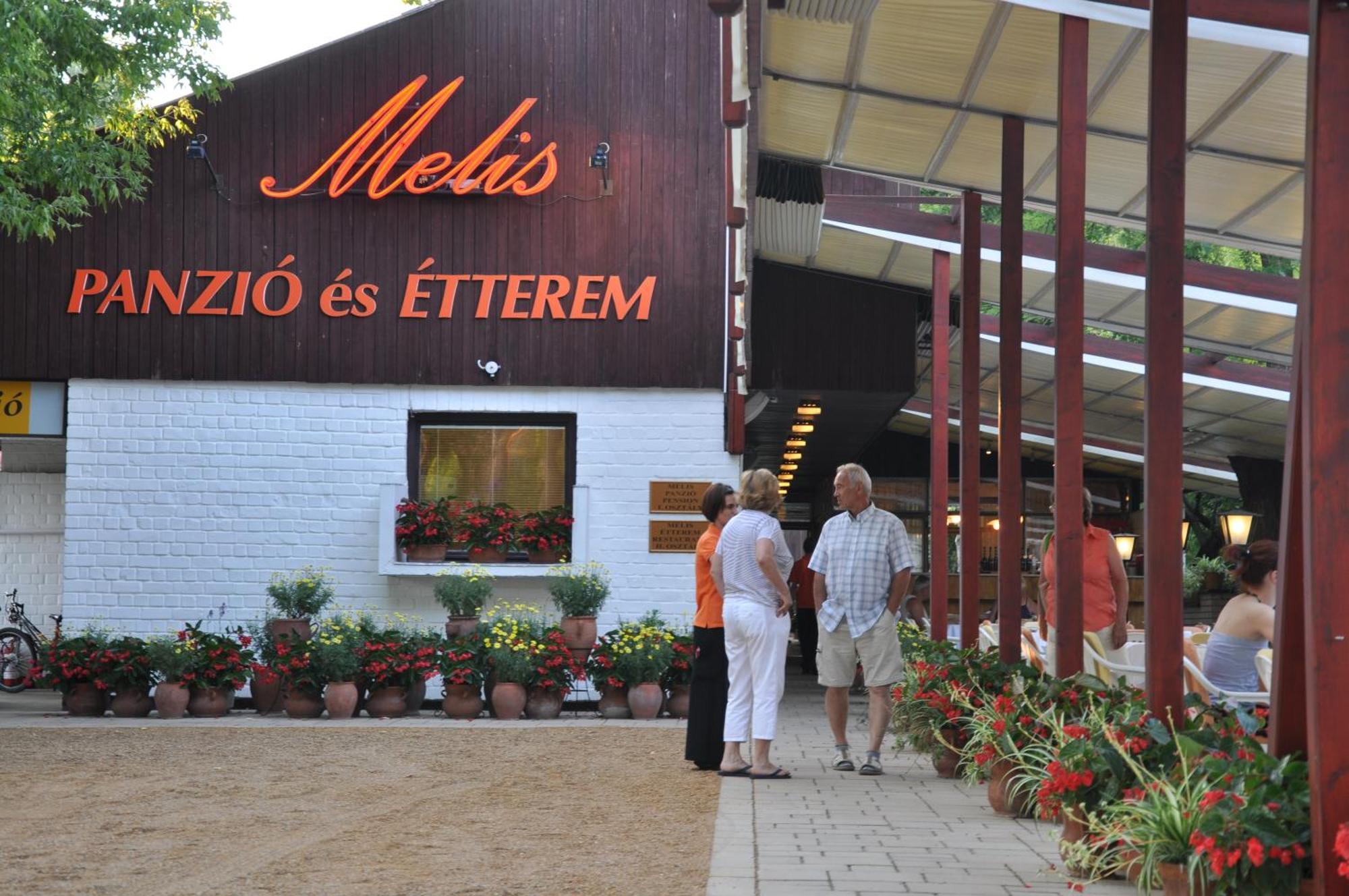 Hotel Melis Balatonlelle Exteriör bild